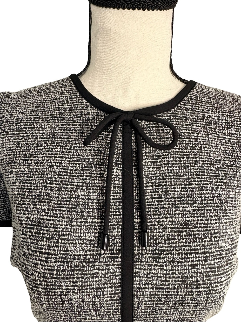 Karl Lagerfeld Paris Tweed Knit Fit & Flare Dress Size 4 Bow Neck - Picture 3 of 13